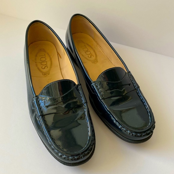 Tod’s Navy Patent Leather Moccasins Size 37.5 - Picture 1 of 4